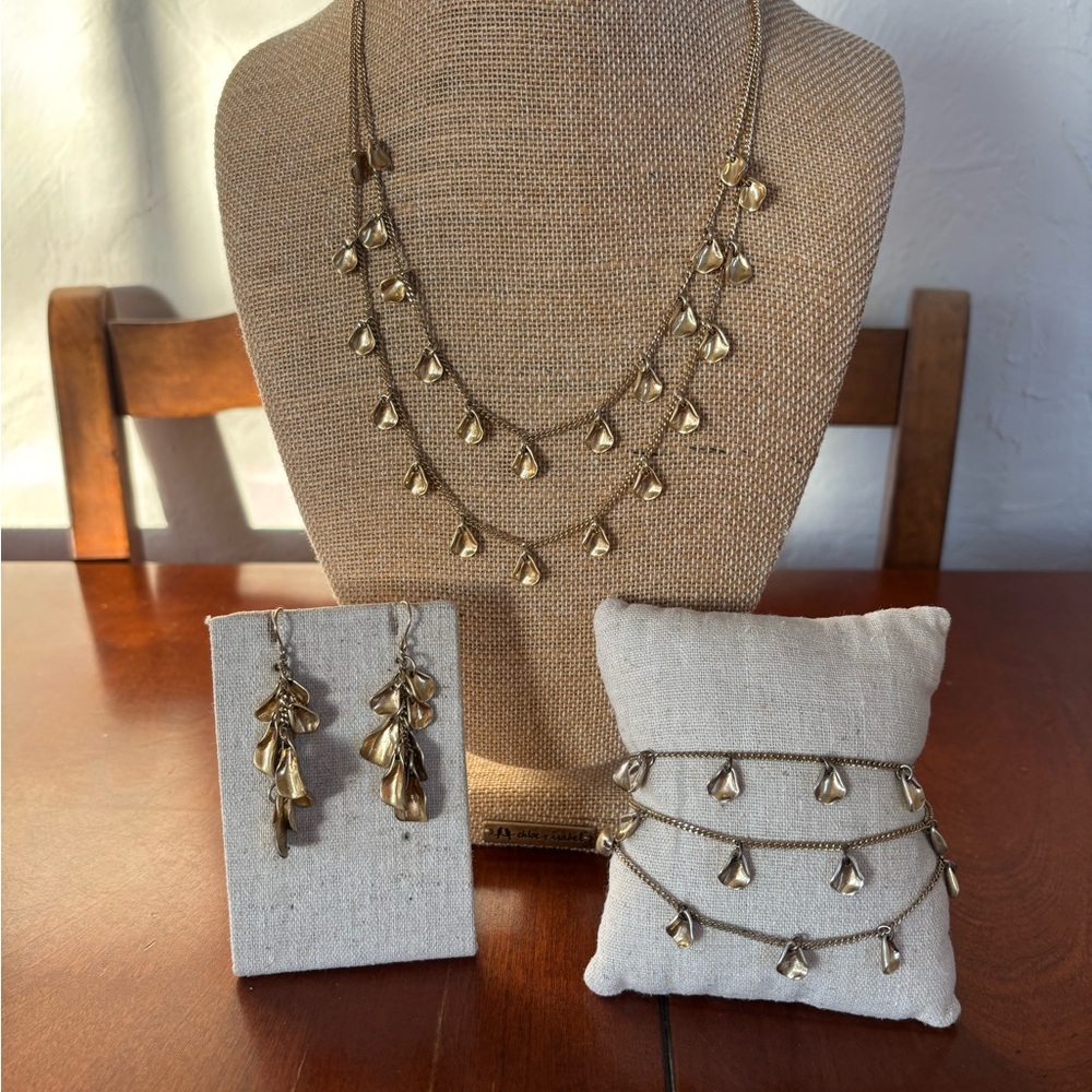 Chloe‎ + Isabel Hand Sculpted Petal Set (RARE)